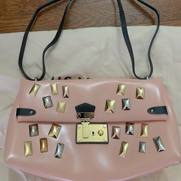 New Authentic Limited Edition Louis Vuitton Sac Triangle PM Beige - Picture 1 of 4